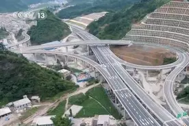 川滇两省又添一条跨省大通道 宜宾至昭通高速公路全线通车运营图片