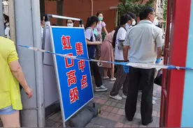 上海高考｜外语笔试含听力测试，考点外红色“静”字标识明显图片