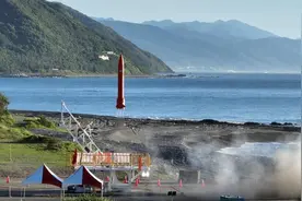 “大成功”？台首枚类卫星载具火箭升空2分钟落海，网民：不必自吹图片