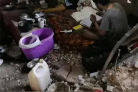 揭秘“山洞读书男子”身世：16岁患精神疾病，今年五十小学文化，母亲去世后常去岩洞图片