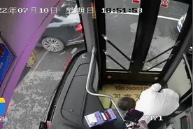 女子乘公交丢失2万5千元存单 驾驶员15分钟归还图片