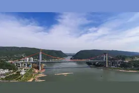 （经济）重庆郭家沱长江大桥进入桥面施工阶段图片