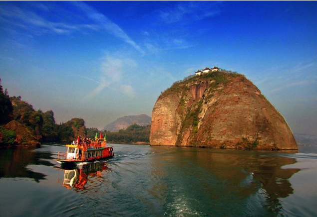 夷望溪风景区是湖南极具特色的旅游景点之一,气候适宜,景区内部的温度