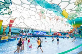 暑假“嗨”玩冬奥场馆①：“百变”水立方回归图片