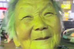 青岛拾荒老人为瘫痪儿子讨剩羊肉汤喝让人“破防”店老板：很多人为老人买代金券图片