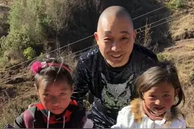 3岁女儿认出爸爸的石像久久不愿离去！背后的故事看哭了图片