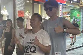 “栓Q哥”走红后：每天只睡五六个小时，可以合影但绝不喝酒图片