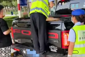 “为省过路费拉芒果走绿通”的男子已到家，400斤芒果被亲友抢光图片