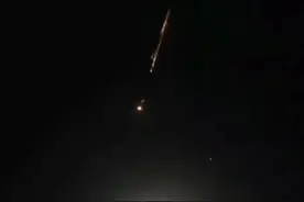 新疆现多个不同色发光体划过夜空奇观，专家：很可能是火流星图片