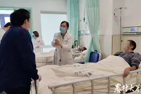 59岁临沂农户遭蜱虫叮咬，鬼门关前走一回图片