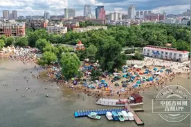 吉镜头丨长春市南湖公园金沙滩完成改造，又迎来久违的游人图片