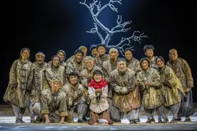 《右玉》亮相国家话剧院，“功成不必在我”的奋斗传奇图片