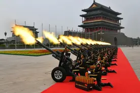 最帅“单膝跪地”、最齐“四线三音”……他们向世界鸣响大国威仪图片