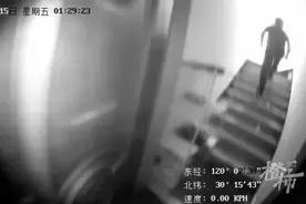 姑娘下单：1盒头孢+10罐啤酒，俩外卖小哥碰头后果断报警图片