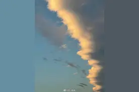 成都昨日天空现鸳鸯云海 这是怎么回事？图片
