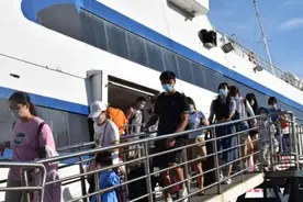 涠洲岛数百游客凭核酸证明等闭环离岛，有人考虑防疫政策留下图片