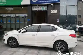 私家车在收费停车场被剐蹭 车主：停车场没有监管义务吗？图片