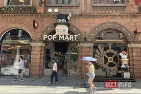 泡泡玛特暴跌超千亿，资深玩家称“割韭菜的游戏玩不下去了”图片