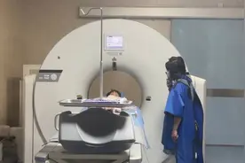 桐乡3岁坠楼女童欣欣出院了！“爱这个叔叔吗”“爱呀”图片