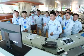 （新华全媒+）深中通道沉管隧道开始水下“目视”安装试验图片