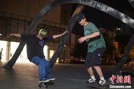 陆地冲浪运动“破圈”成城市青年“新宠图片