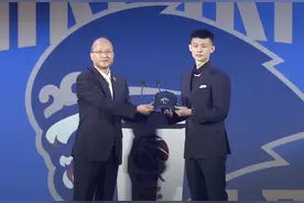 骄傲！潍坊小伙王岚嵚当选CBA状元秀图片