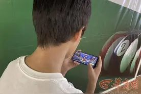 14岁男孩偷偷绑定爷爷银行卡 充值游戏就让爷爷刷脸图片