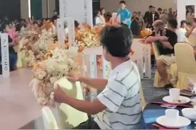 姐姐婚礼上弟弟空翻出场送婚戒图片