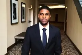 美警又暴力执法！闯民宅后对非裔进行殴打、掐脖、踩头、电击图片