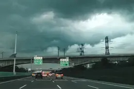 绿色天空、彩虹、闪电……郑州昨晚“魔幻”天象的成因找到了图片