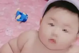 7个月大宝宝重41斤 胳膊把蚊子夹成肉泥 专家：超重太多图片