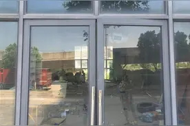 极目帮办｜八年前买下百万商铺，收房前却成他人仓库，律师：业主须缴费各方应赔偿图片