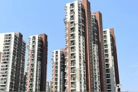 大块墙皮掉下来！杭城一小区业主慌了：外墙变成这副样子，每天胆战心惊！最新回应来了图片