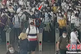 “老贼”72小时扒窃5000元现金 被便衣抓了现行图片