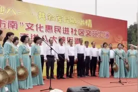 青岛：大合唱《灯火里的中国》图片