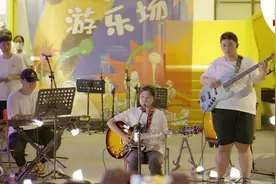 南方视频丨涂鸦、打击乐、爵士乐，嘉年华上特殊孩子展现才艺图片