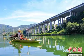 广西百岁渔家女：传统打渔变手艺表演 日子越过越有奔头图片