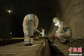 友谊隧道里的年轻人：做好中老铁路的守护者图片