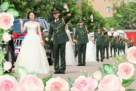 军旗见证，情定终生！这场齁甜齁甜的集体婚礼，见证了属于军人独有的浪漫图片
