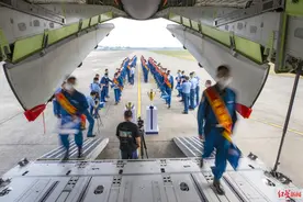 空军飞行员高中班主任揭秘“雏鹰”养成记：保护视力，从不拖堂开始图片