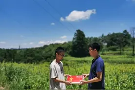 大山里的16岁少年，收到北大录取通知书图片