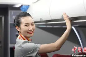 从排爆女兵到空乘 她追梦路上不停歇图片