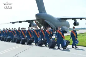坐着运-20飞机去大学报到！佛山7名学子被录取为空军飞行学员图片
