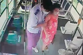 公交车到终点站，乘客却不下车图片