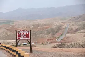 探访宁夏中卫戈壁滩中的66号公路 独特风景吸引全国各地游客打卡图片