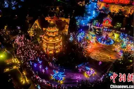 景区高科技巡游再添中国智造：全国最大机械北极熊亮相上海图片