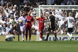 自18年加盟红军以来，范戴克首次在英超单场比赛中被过+送点图片