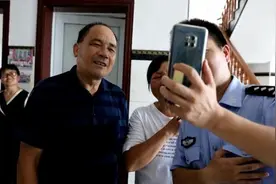 衢州常山一对夫妻时隔40年寻回女儿：爸爸对不起你视频封面