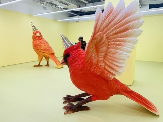 大黄鸭与伙伴“相聚”北京：巨物面前，人人平等