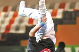 中国女孩刘清漪首夺霹雳舞世界冠军图片